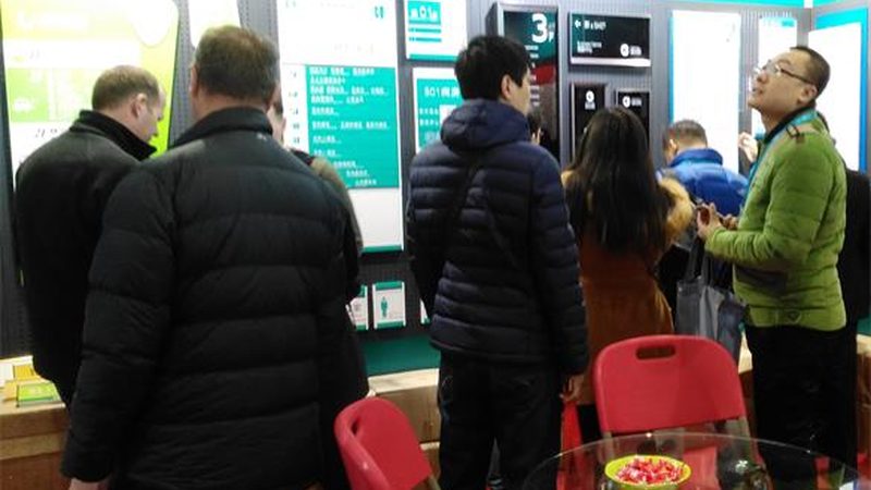 亚克力标牌的型号主要根据其应用场景和设计要求来选择。以下是一些常见的型号：